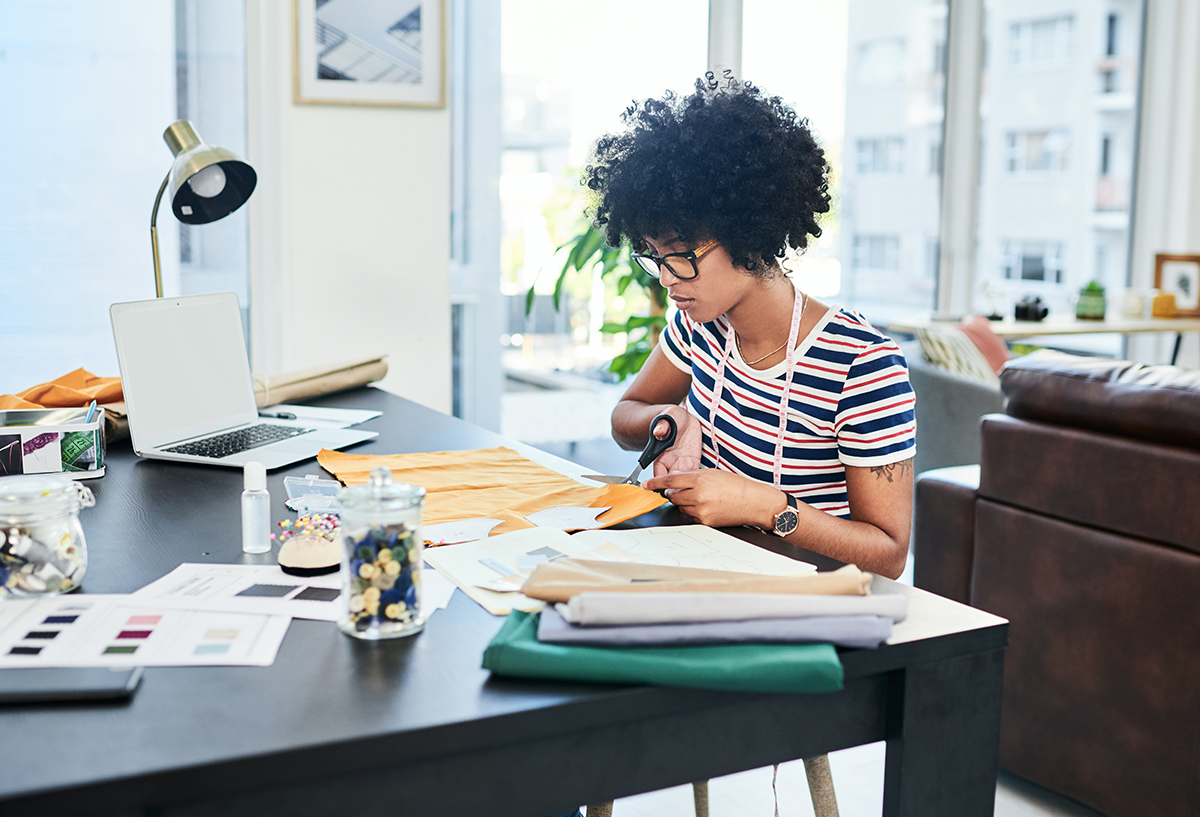 Eine junge Frau im Startup Unternehmen