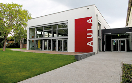 Bild der Aula von außen des Kaumännischen Schulzentrums